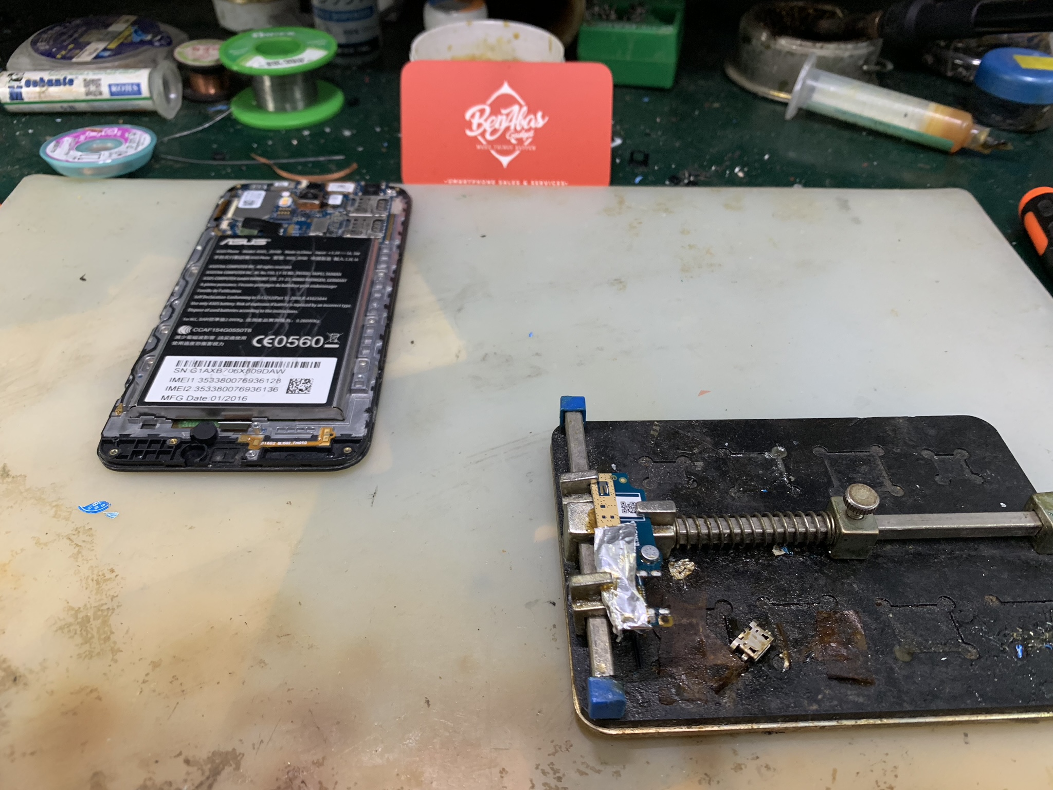 Connecteur De Charge Pour Asus Zenfone Max Plus (M1) - Occasion, Fonctionnel, Avec Marques D'usure